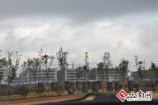2010年11月的時候，爭議土地上已經(jīng)是密布的高樓群。