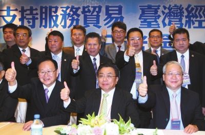 去年10月，多位大陸臺(tái)協(xié)會(huì)長舉行記者會(huì)，一同為服貿(mào)協(xié)議喊話，希望臺(tái)當(dāng)局盡年快完成審議。圖/東方IC
