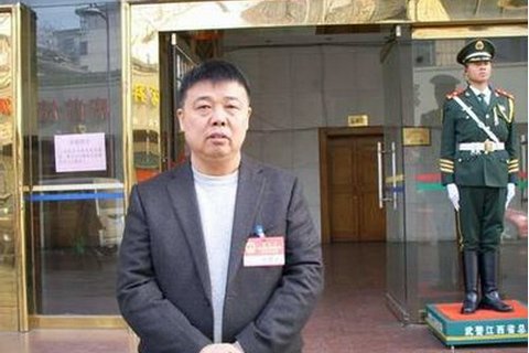 江西大富集團(tuán)董事長、原萍鄉(xiāng)市人大代表何春明。