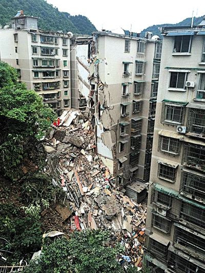  昨日，貴陽市云巖區(qū)一棟9層居民樓垮塌，16人失聯(lián)。新華社發(fā)