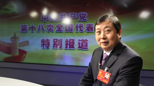 十八大代表，江蘇省江陰市華西村黨委書記、華西集團(tuán)董事長吳協(xié)恩