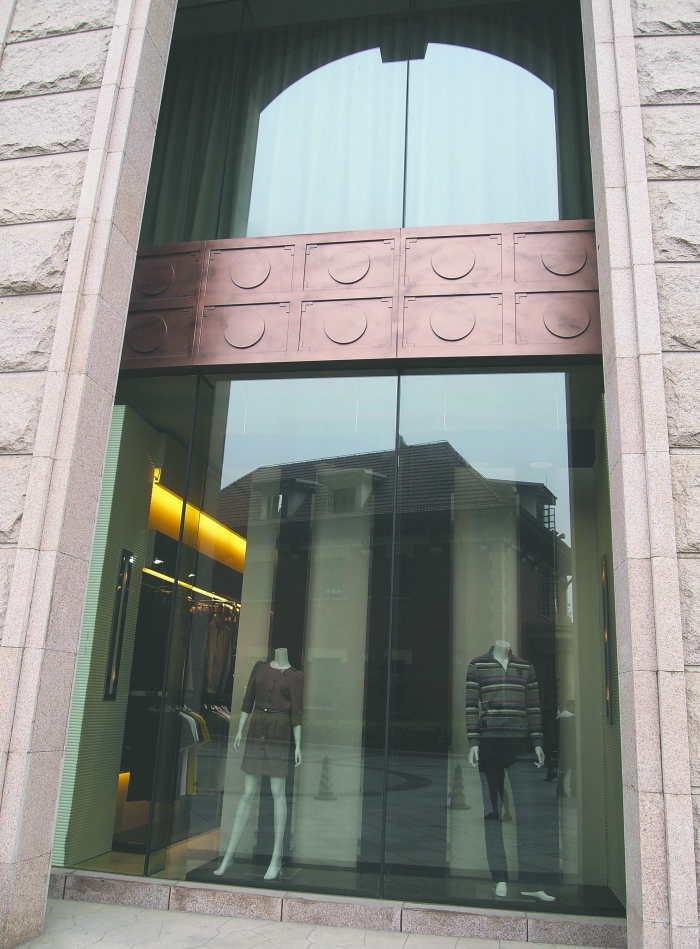 成都新東方千禧大酒店內(nèi)，曾銷售假冒LV產(chǎn)品的店鋪