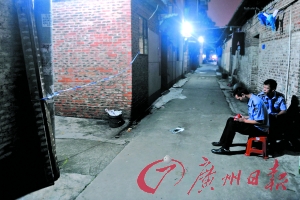 事發(fā)出租屋前拉起了警戒線，警方正在現(xiàn)場(chǎng)調(diào)查。記者陳楓攝