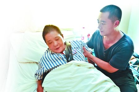 母親因患白血病無錢治療，他依然不言放棄