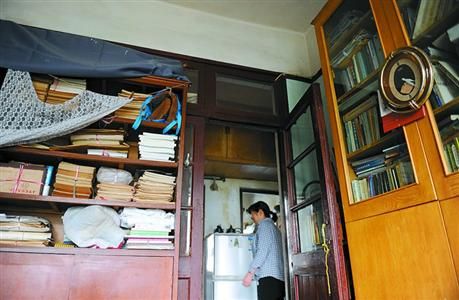 老人生活簡樸，平時有保姆照顧