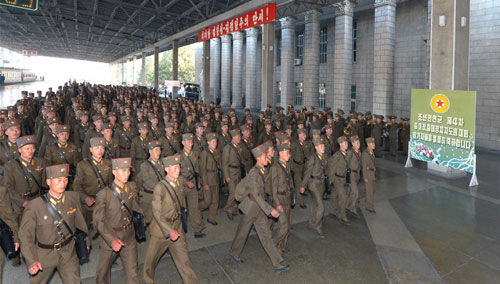 朝鮮人民軍連長級連政治指導(dǎo)員日前陸續(xù)抵達平壤。