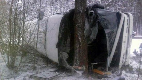 俄一載40人客車(chē)發(fā)生翻車(chē)事故