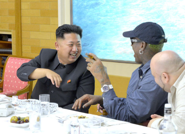 近日，朝鮮最高領(lǐng)導(dǎo)人金正恩已在平壤再次會(huì)見并宴請(qǐng)了正在朝鮮訪問(wèn)的前美國(guó)全國(guó)籃球協(xié)會(huì)(NBA)球星羅德