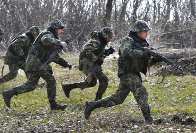 當?shù)貢r間3月21日，烏克蘭邊防部隊在俄烏邊境軍演。