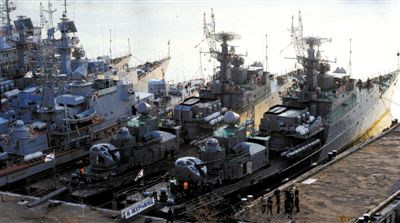 4月1日，?？吭诳死锩讈喨咚雇胁柕能娕?，其中也有烏克蘭海軍軍艦。