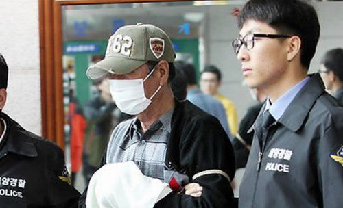 資料圖片：韓國檢方和警方聯(lián)合調(diào)查本部15日對“世越”號客輪的15名船員進行逮捕起訴。