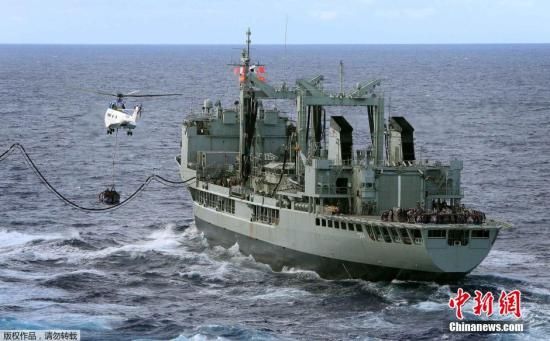 資料圖:2014年4月15日，澳大利亞珀斯，各國繼續(xù)執(zhí)行MH370搜尋任務(wù)。當(dāng)日共有9架軍用飛機(jī)，2架民用飛機(jī)和11艘船只協(xié)助搜尋MH370。