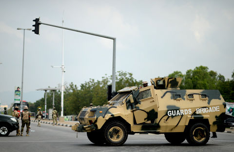 近日，尼軍警加強(qiáng)了對首都區(qū)的安保。 李涼 攝