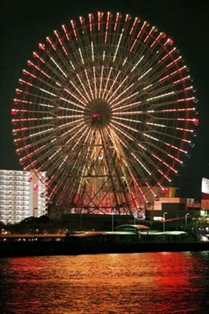 圖為該地晚上的夜景。