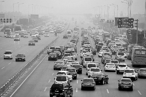 回程車量激增，中州大道車流量大。