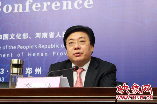 洛陽市市長李柳身發(fā)表熱情洋溢的旅游推介詞。