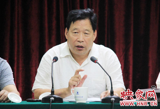 河南省愛(ài)心基金會(huì)理事長(zhǎng)張世軍講話。