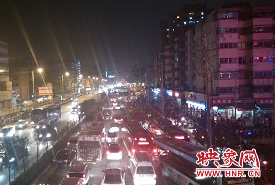 8月7日晚21點(diǎn)5分，道路終于恢復(fù)通行