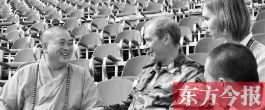 克里姆林宮警衛(wèi)司令謝爾蓋將軍會見釋永信，一同觀看排練