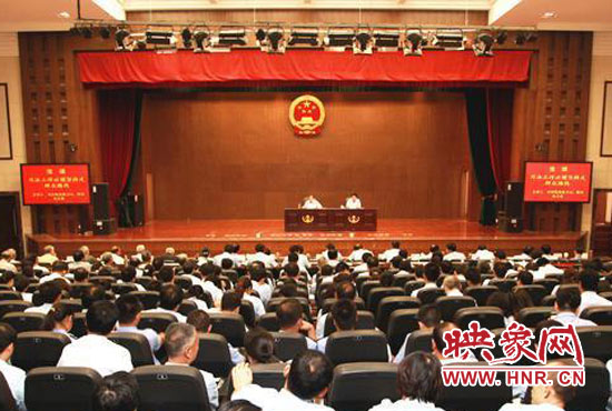 9月3日上午，河南省高級人民法院召開機(jī)關(guān)全體黨員干部大會