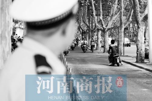 有警察，趕緊掉頭！