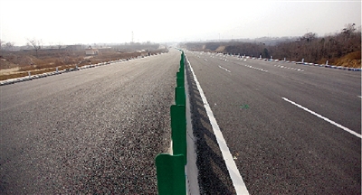 鄭上快速路工程建設(shè)已進入收尾階段。