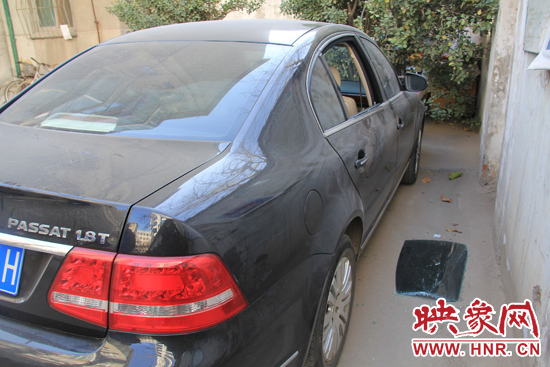 12月12日，鄭州金水區(qū)一小區(qū)汽車(chē)車(chē)窗被撬