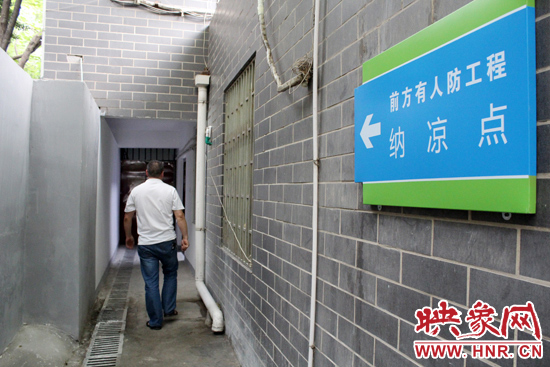 在每一處納涼點均有醒目標志，市民可就近前往。