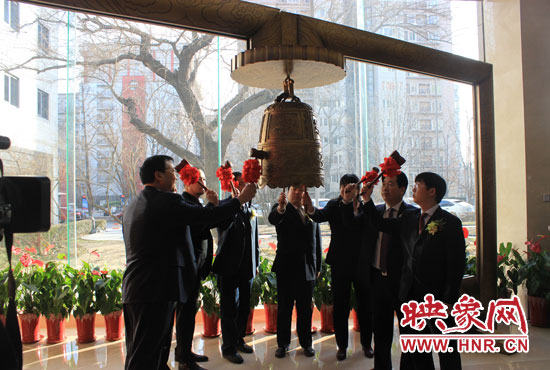 1月7日，在全國股份轉(zhuǎn)讓系統(tǒng)（即新三板），伴隨著開市寶鐘的敲響，山水園林股份有限公司正式登陸新三板。