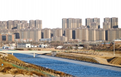 鄭州市西南角，南水北調(diào)渠旁新建的樓盤。