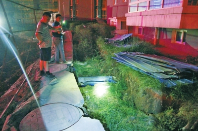 塌方、移位地點(diǎn)距離大樓主體近之又近
