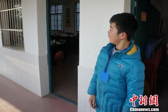 對于幾年如一日照顧他的同學(xué)余興泉，14歲的左臣心里充滿了感激。 李俊杰 攝