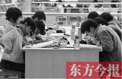 專家認為，內地高校對學生創(chuàng)造性、自主性的培養(yǎng)不及港校