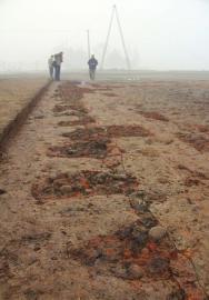 　　鋸齒狀的大型建筑基址。