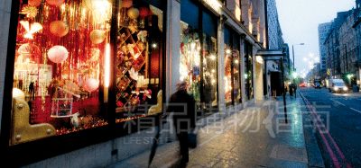 在圣誕節(jié),即使window shopping也很美好。
