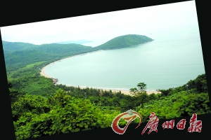 長長的沙灘海岸。