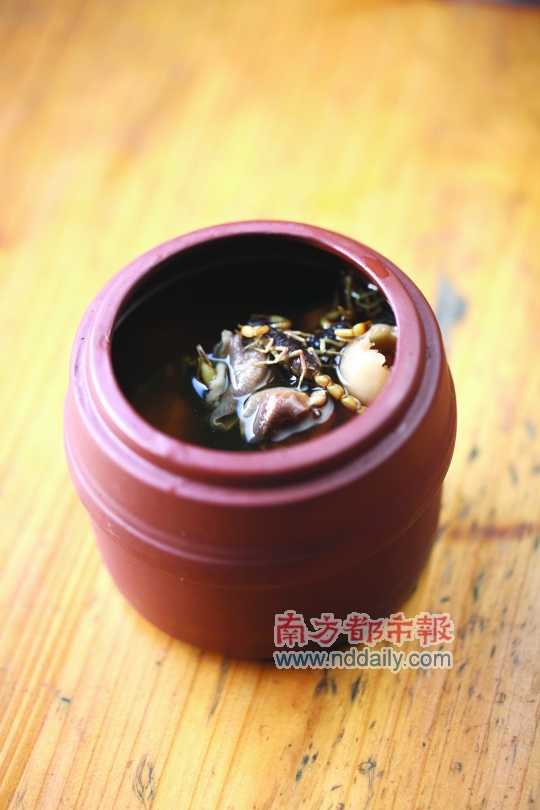 蝎子燉蝸牛。