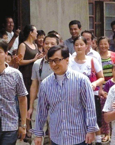 成龍在蕪湖認(rèn)祖歸宗。