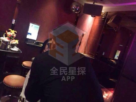 網(wǎng)絡(luò)曝光的田源激吻照，田源稱是角度問題