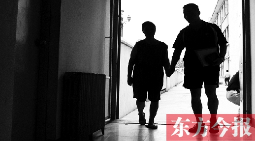 生活節(jié)奏加快，再加上工作壓力大，現(xiàn)在年輕人很容易忽略退休在家、更需要關(guān)心的老人 記者 張曉冬/圖
