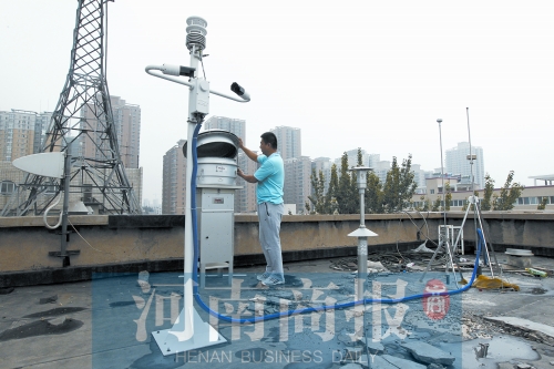 鄭州灰霾監(jiān)測站正在調(diào)試，預(yù)計9月將正式投入使用 記者 鄧萬里/攝