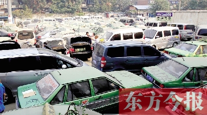 國(guó)慶期間，鄭州市客運(yùn)管理處查處的大批非法營(yíng)運(yùn)車(chē)輛