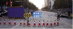 桐柏路西側(cè)，圍擋內(nèi)已經(jīng)不允許汽車通行。