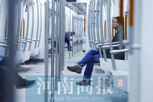 倆小時不出地鐵站，要按全程收費 王春勝/攝
