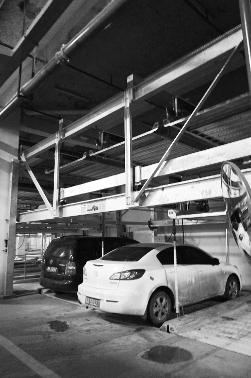 蘇荷立體式公共停車場去年12月開始使用，有384個(gè)車位。