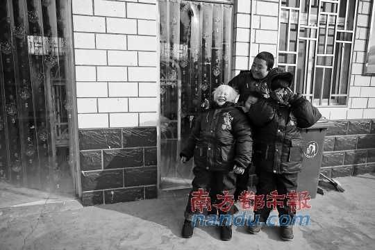 少不更事的孤兒被送往開封市福利院。