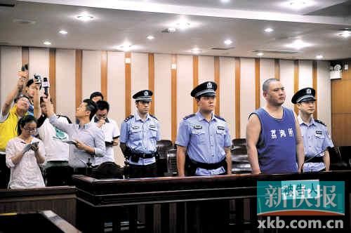 廣州市民政局民間組織管理局稽查處原處長李軍犯猥褻兒童罪，被判處有期徒刑4年。記者 孫毅/攝