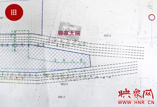 原先圖紙上顯示，在紫荊山路東側(cè)和西側(cè)，各設(shè)計了4條臨時通道。