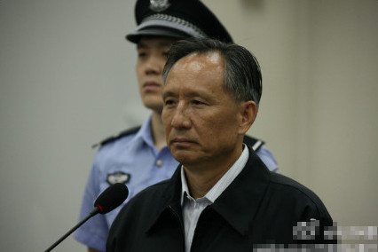 庭審現(xiàn)場的張曙光。