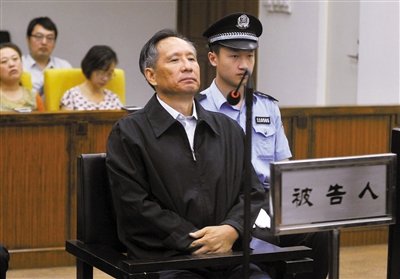 9月10日，北京市第二中級(jí)人民法院，張曙光在庭審中。